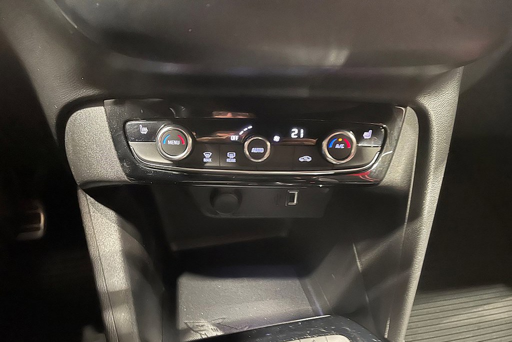 Bild på Designline 136hk Aut - B-KAMERA, CARPLAY