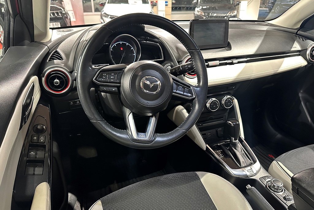 Bild på Optimum 1.5 SKYACTIV-G 90hk Aut - MOTORVÄRMARE, B-KAMERA, HIFI