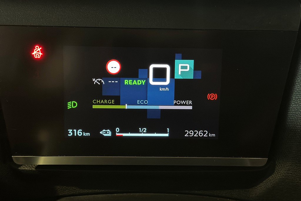 Bild på Feel+ 50 kWh 136hk - CARPLAY