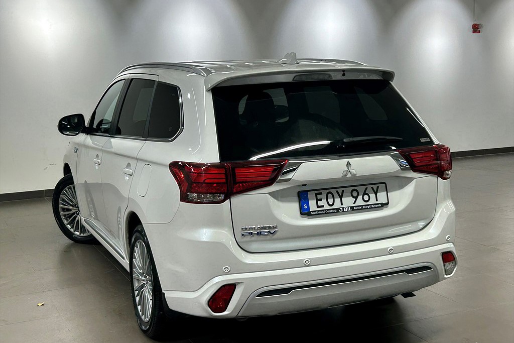 Bild på Business 2.4 Plug-in Hybrid 136hk Aut AWD - 360-KAMERA