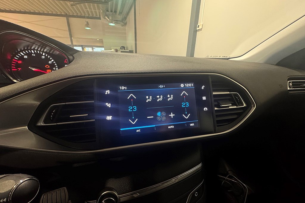 Bild på Active 1.2 e-THP 130hk Aut - CARPLAY